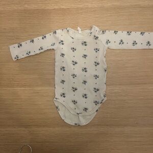 Quincy Mae long sleeved onesie. Sized 6-12